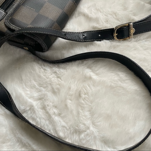 Vintage Fendi crossbody bag - Picture 7 of 15